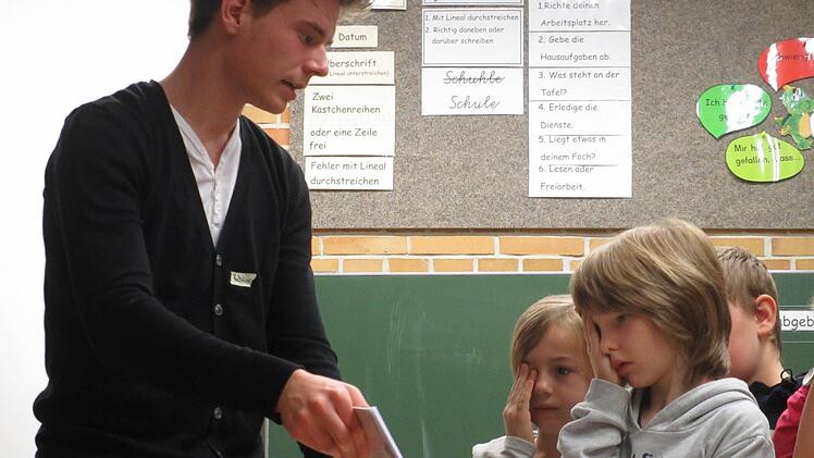 "Das kenn' ich, das ist eine optische Täuschung!" An der Station "Auge" konnten die Schülerinnen und Schüler den so genannten "blinden Fleck" ihres Auges erkennen.