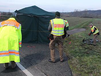 Zu einem tödlichen Verkehrsunfall zwischen einem Radfahrer und einem Pkw ist es am Donnerstagmorgen zwischen Altendorf und Neuses an der Regnitz gekommen. Foto: NEWS5 / Merzbach
