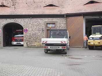 Vom Erthal-Schloss zieht die Freiwillige Feuerwehr in ein neues Feuerwehrhaus im Trimberger Weg um.  Foto: Winfried Ehling/Archiv