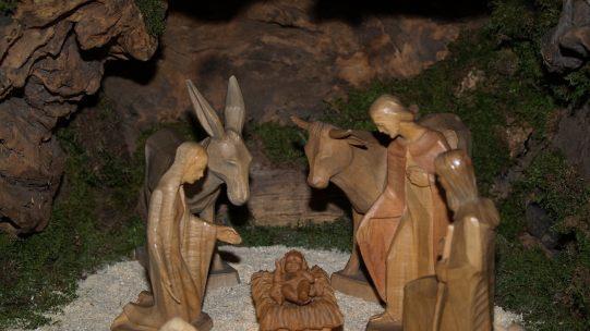 Auch die Krippenfiguren für die Kirche hat Arthur Dannhäuser im Auftrag des damaligen Pfarrers geschnitzt. Aber wegen der Schließung der Kirche können sie zurzeit nicht aufgestellt werden. Anton Then