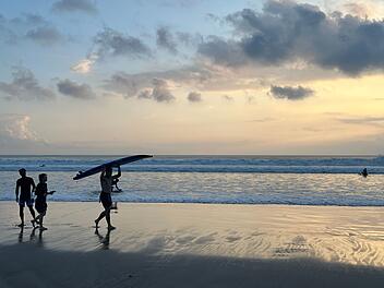 Surfer auf Bali