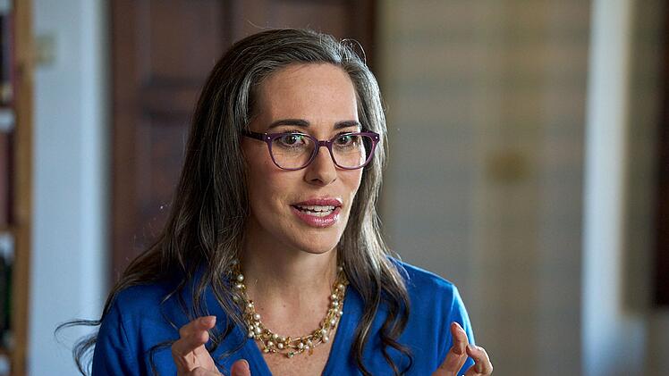 Laut der US-Soziologin Brooke Harrington habe die N&auml;he von Tech-Bossen wie Mark Zuckerberg und Elon Musk zu US-Pr&auml;sident Donald Trump teilweise absurde Bl&uuml;ten getrieben.