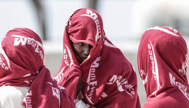 Migranten nach Bootsbrand im &Auml;rmelkanal gerettet