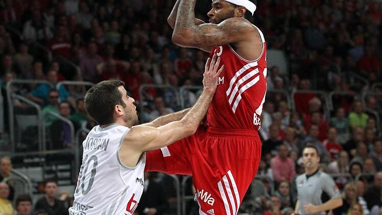 Die Brose Baskets verlieren den Krimi gegen die Bayern mit 75:76 und damit auch das Rennen um den ersten Platz. Foto: sportpress