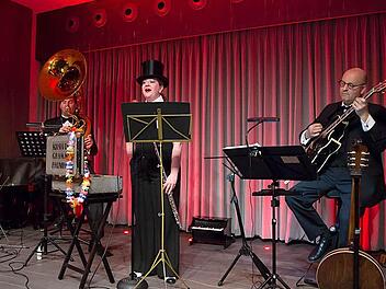 "Sousie und die Grammophoniker" gastierten bei "Leise am Markt" in Coburg. Foto: Albert Höchstädter