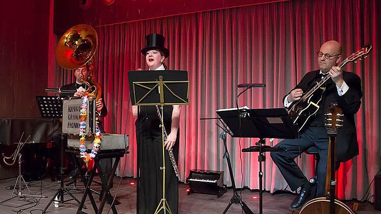 "Sousie und die Grammophoniker" gastierten bei "Leise am Markt" in Coburg. Foto: Albert Höchstädter
