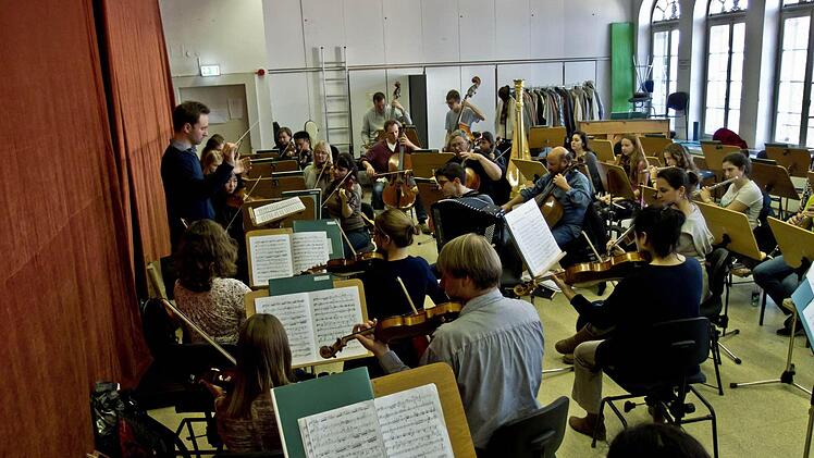 Impressionen von der Probenarbeit für das Mitmachkonzert des Landestheaters.Foto: Jochen Berger