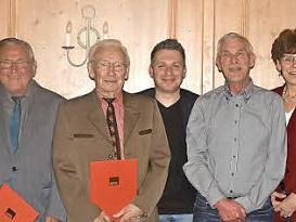 Ehrungen beim SPD-Ortsverein Lautertal (von links): Doris Aschenbrenner, Walter Vieweg, Harald Kieser, Carsten Höllein, Horst Engelhardt, Susann Biedefeld und Martin Rebhan  Foto: Gabi Arnold