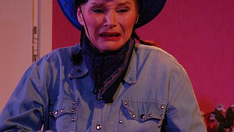 Elsie Müller (Andrea Vießmann) will sich neu vermitteln lassen.