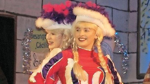 Die Tanzmariechen Maria Löffler (rechts) und Amira Hopf