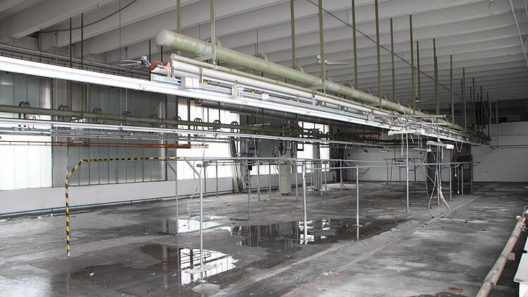 In dieser Halle saßen einst die Näherinnen. Zu Höchstzeiten waren bis zu 230 Mitarbeiter bei Ferkinghoff in Bad Brückenau beschäftigt. Foto: Ulrike Müller