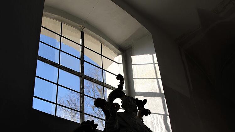 Die Sonnenstrahlen fluten die Wallfahrtskirche in Limbach.