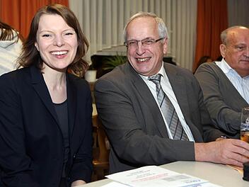 Bundestagskandidatin Emmi Zeulner mit Bürgermeister Johann Bäuerlein. Rechts Zweiter Bürgermeister Herbert Stenglein.