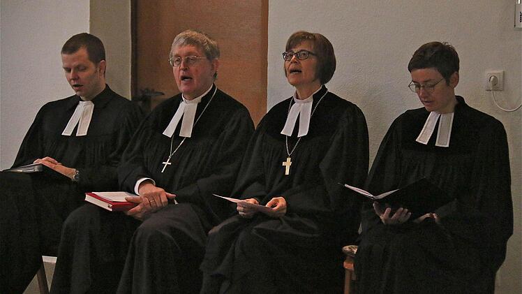 Feierliche Ordination in Waizenbach. Foto: Gerd Schaar