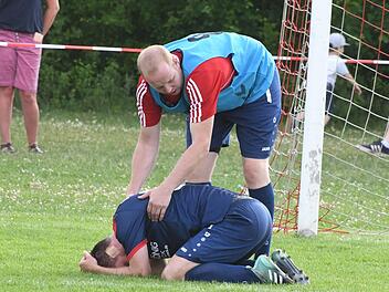Benjamin Kaufmann liegt zwar am Boden, aber die Rannunger müssen wieder aufstehen. Denn eine letzte Chance auf den Klassenerhalt haben sie noch: In Güntersleben gegen den TSV Uettingen.Hopf