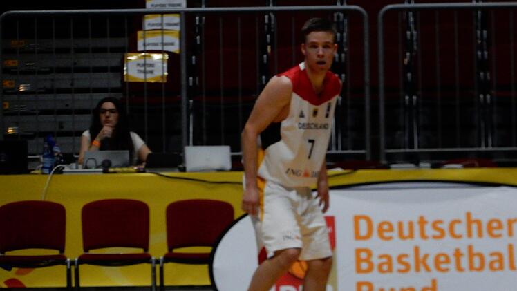Der für Nürnberg spielende Bamberger Nils Haßfurther machte gegen Israel ein gutes Spiel. Foto: Udo Schilling