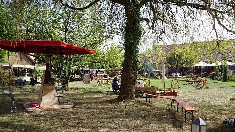 Zwei M&auml;dchen sind am Samstag auf einem Kinderkarussell verletzt worden. Dies ist das Karussell, bevor es bei  der Fahrt zusammenbrach.privat