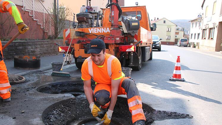 Eindrücke von der Baustelle in der Nüdlinger Ortsdurchfahrt. Foto: Ralf Ruppert