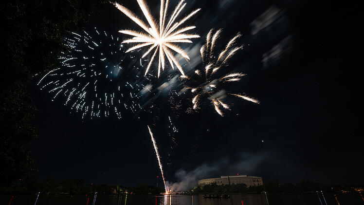 Fulminate Feuerwerk-Show beim 200. N&uuml;rnberger Volksfest