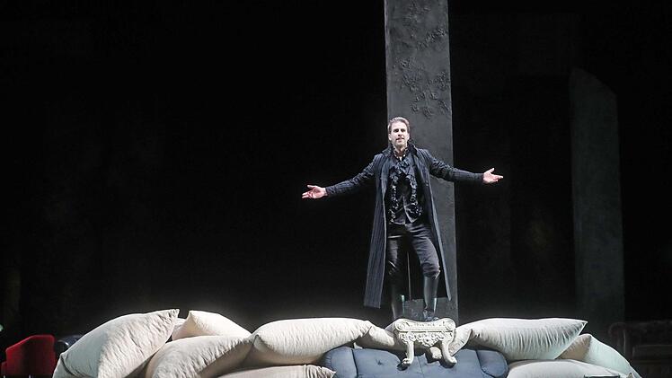 Szene aus "Wallenstein" am Landestheater Coburg.Foto: Henning Rosenbusch