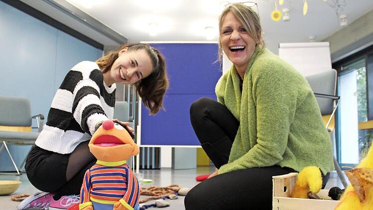 Andrea Zellmer und Referentin Valeska Riedel haben gut lachen: Die Inhouse-Schulung war zwar zweitägig anstrengend, aber aus ihrer Sichtabsolut hilfreich.