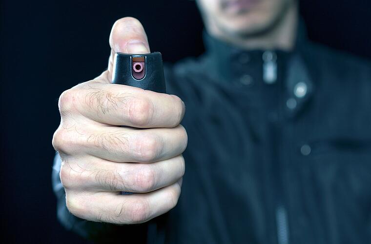 Tettau: Unbekannter überfällt Lebensmittelmarkt und sprüht Angestellten Pfefferspray ins Gesicht