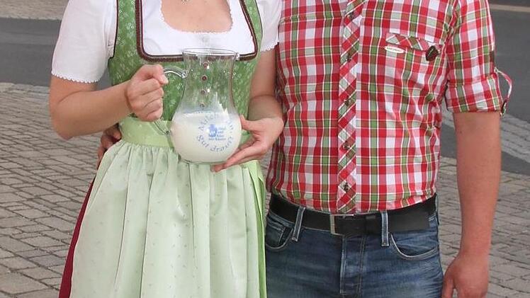 "Peter ist mein Milchbub", tituliert Sonja Wagner ihren Freund Peter Schnabel aus Thurnau. "Ich habe gewusst, dass Sonja es schaffen kann", erzählt er und ist so stolz, jetzt "Prinz Charles" der Milchkönigin zu sein.