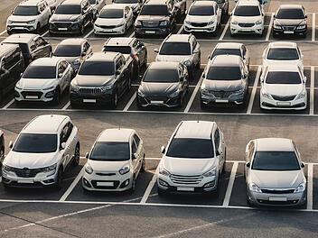 Autovermietung Transportdienstleistungen Unternehmen Autos parken parkplatz mieten reihe verkauf verkaufen personenwagen kfz