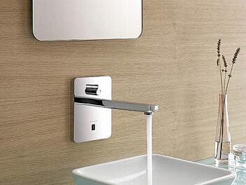 Hygienisch, reinigungsfreundlich, sparsam und barrierearm: Elektronische Lösungen, die bereits auf bloße Annäherung reagieren und das Wasser mit Hilfe von Sensoren berührungslos fließen lassen, sind laut Vereinigung Deutsche Sanitärwirtschaft (VDS) in Privatbädern zunehmend beliebt. Foto: Vereinigung Deutsche Sanitärwirtschaft (VDS)/Kludi