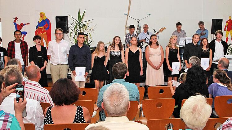 Abschlussfeier der 9. und 10. Klassen der Freiherr-von-Lutz-Mittelschule. Foto: Dieter Britz