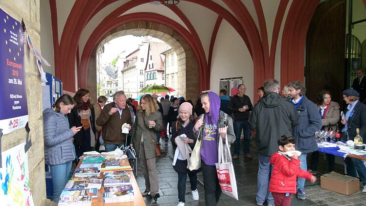 Gut besucht waren die Infostände zum Europatag am Alten Rathaus.Foto: Marion Krüger-Hundrup