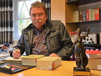 Josef Geiger ist seit 36 Jahren in Kronach als Strafverteidiger t&auml;tig und hat es laut eigener Aussage im Gef&uuml;hl, wenn er angelogen wird. Foto: Sandra Hackenberg