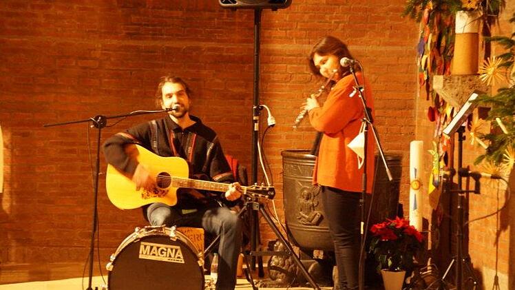 Johanna und Samuel Dupke begleiteten den Gottesdienst musikalisch.