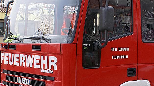 Zehnmal wurde die Kleinwenkheimer Feuerwehr  im Jahr 2020  alarmiert. Siebenmal wurde wie zu Bränden gerufen, zweimal zu technischen  Hilfeleistungen und einmal zu einem Einsatz wegen eines Gefahrstoffes. Foto: Archiv/Dieter Britz