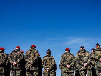 Landkreis Kitzingen: Bundeswehrtruppen üben Manöver - Landratsamt mit Bitte und Hinweisen Landkreis Kitzingen: Bundeswehrtruppen üben Manöver - Landratsamt mit Bitte und Hinweisen
