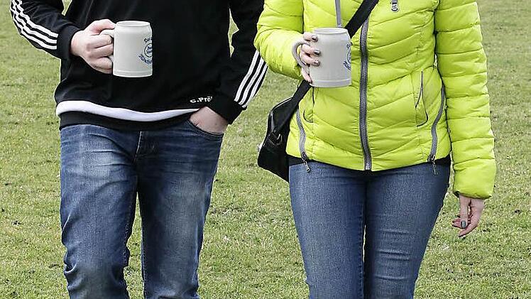 lChristoph und Karina holten sich noch kurz vor dem Spiel noch "Verstärkung"