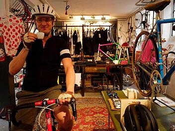 Alex kommt als leidenschaftlicher Rennradfahrer gerne ins Eddy auf einen Espresso. Foto: Nikolas Pelke