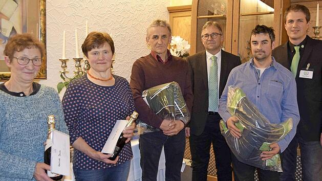 Ehrung für fleißige Betriebshelfer (von links): Gerlinde Jakob, Inge Amberg, Hans-Ulrich Grosch, Vorsitzender Frank Menzner, Markus Metzner und Geschäftsführer Holger Hegmann Fotos: Andreas Welz
