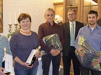 Ehrung für fleißige Betriebshelfer (von links): Gerlinde Jakob, Inge Amberg, Hans-Ulrich Grosch, Vorsitzender Frank Menzner, Markus Metzner und Geschäftsführer Holger Hegmann Fotos: Andreas Welz