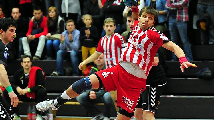 Kapitän Margots Valkovskis wird auch im Spitzenspiel gegen die Rimparer Wölfe mit gutem Beispiel voran gehen, damit der HSC Bad Neustadt dem Spitzenreiter Paroli bieten kann. Foto: as