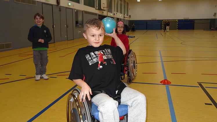 Auf den Rollstuhl wird Marlon Ludwig in Zukunft mehr und mehr angewiesen sein. Trotzdem möchte er sportlich aktiv sein. Foto: Marion Eckert