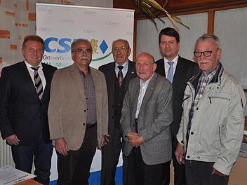 Ehrungen standen bei der CSU Maßbach an (von links): Ortsvorsitzender Matthias Klement, Robert Schmitt, Oswald Denner, Hermann Roth, Kreisvorsitzender Sandro Kirchner und Ernst Saal.  Foto: Daniel Wiener