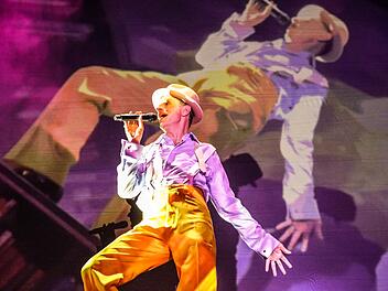 Der Schauspieler Alexander Scheer geht ab M&auml;rz mit "Heroes" auf Deutschlandtour.