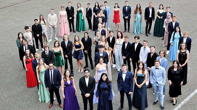 Röthenbach: Geschwister-Scholl-Gymnasium verteilt Zeugnisse - fast ein Viertel hat Einser-Abitur