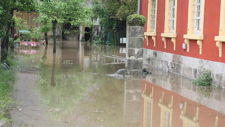 Die Mühle steht unter Wasser. Fotos: Sonja Werner / Josef Hofbauer