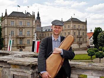 Der Geiger Georg Kallweit ist Solist und musikalischer Leiter des Barockkonzerts am Pfingstsamstag in der Ehrenburg. Foto: Jochen Berger