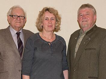 Ehrungen gab es bei der Sängervereinigung. Ausgezeichnet wurden (von links) Ewald Söder, Sandra Metz und Josef Rüttiger. Foto: Björn Hein