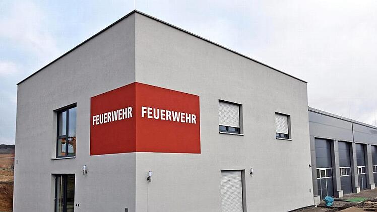 Das neue Feuerwehrgerätehaus in Obertheres ist mittlerweile bezugsfertig. Nur die Außenanlagen müssen noch gestaltet werden.  Foto: Ulrike Langer