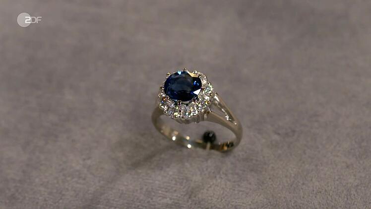 Als weiteres Objekt der Sendung datierte Patrick Lessmann einen Brillantring aus 750er Weißgold mit Saphir in den 1970er Jahren.