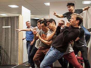 Turbulent: Probenszene aus Mozarts "Zauberflöte". Die Neuinszenierung von Gastregisseur Philipp Westerbarkei feiert am 29. September Premiere am Landestheater Coburg.Foto: Jochen Berger